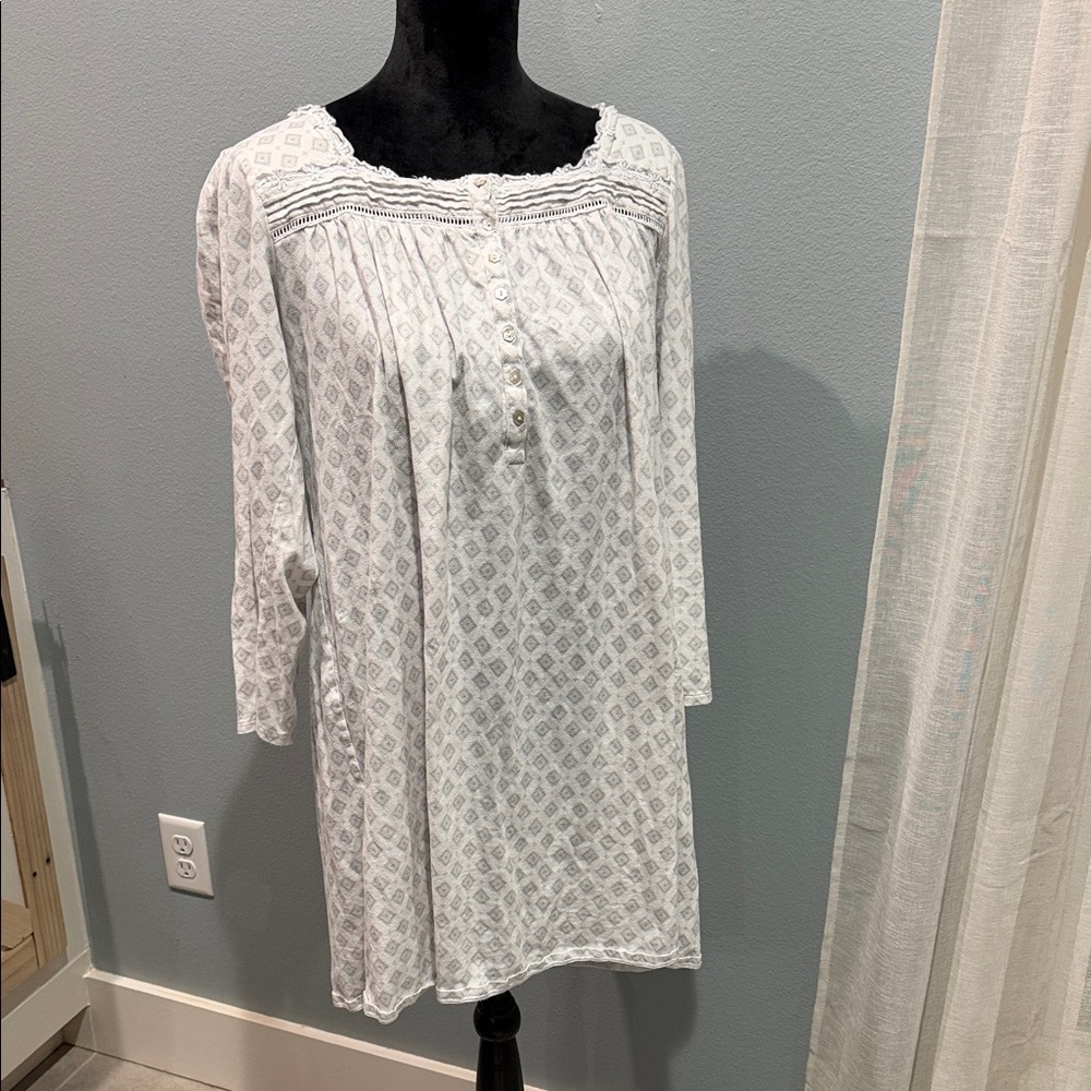 Eileen West White with Lace Floral Trim Patterned Nightgown Pajama 100% Cotton M